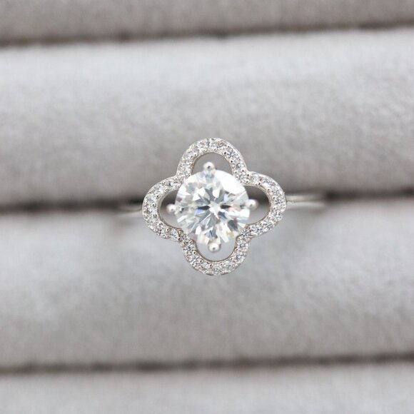 S925 1ct Clear Moissanite Diamond Clover Style Engagement Ring Sterling Silver - Picture 5 of 5